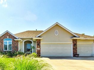 100 Garwin Cir W, Council Bluffs, IA 51503