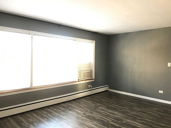 2nd image of 2301 W Glenlake Ave #2