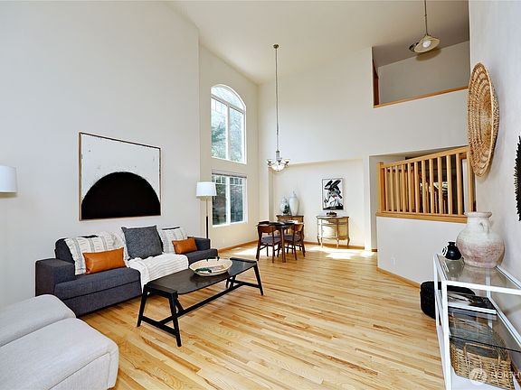 3rd image of 3113 NE Seahurst Court