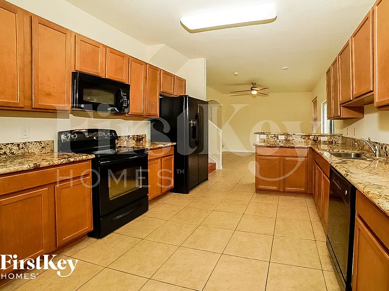 3069 SE 5th Dr — Photo 5