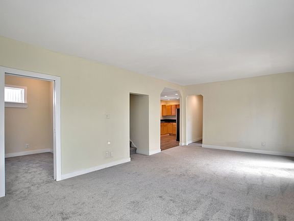 5th image of 4333 Yakima Ave