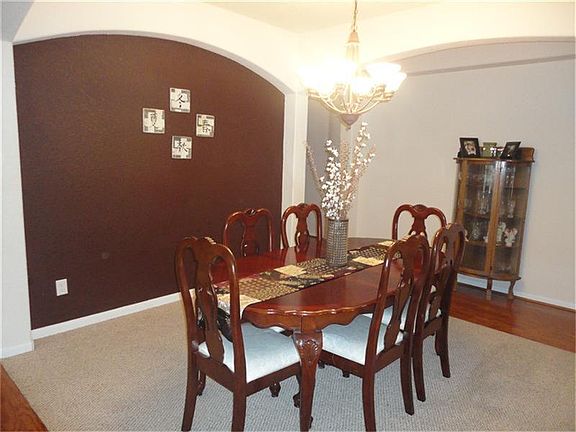 FORMAL DINING OFFERS ACCENT WALL