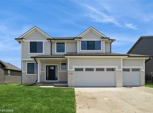 2715 SE Florence Dr, Waukee, IA 50263