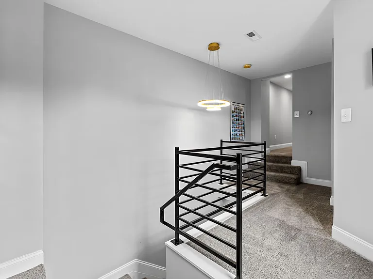 108 S Washington St — Photo 14