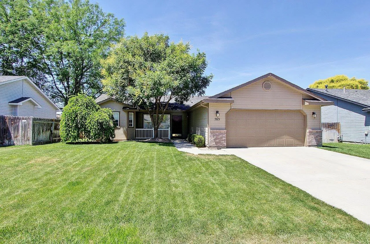 3 bed, 1265 sqft, $2,200 — Photo 1