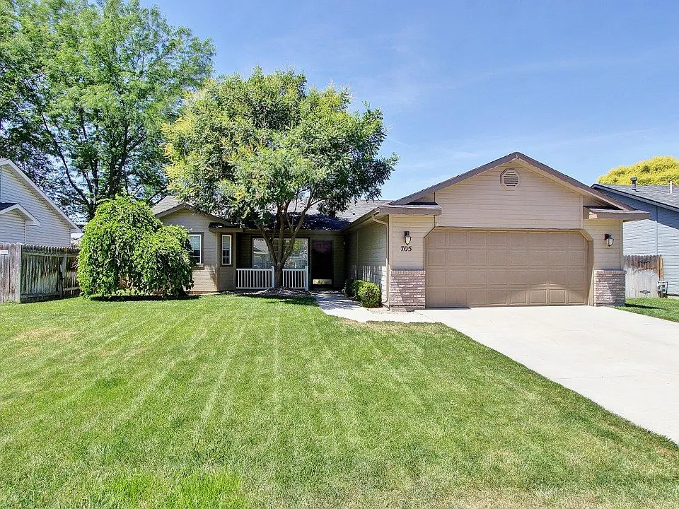 705 Spruce Creek Dr