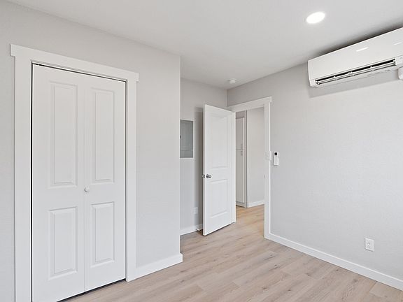 3rd image of 3013 W Lakeside Dr #2