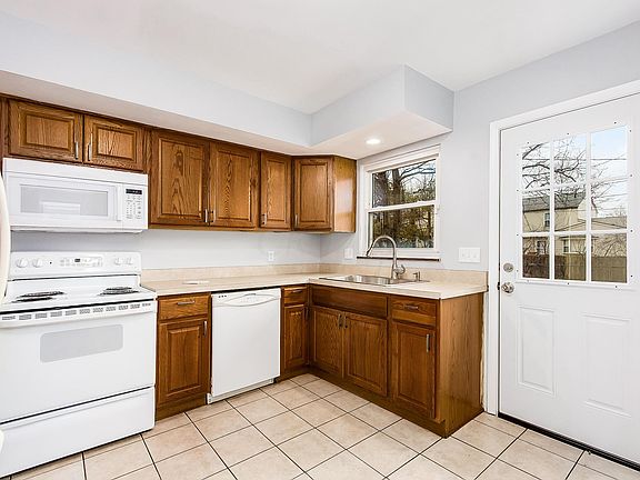 4th image of 3748 Ganson Dr