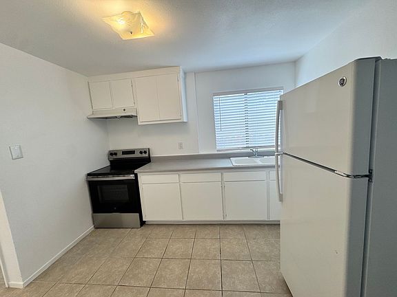 3rd image of 65-67 S Santa Cruz St #65B
