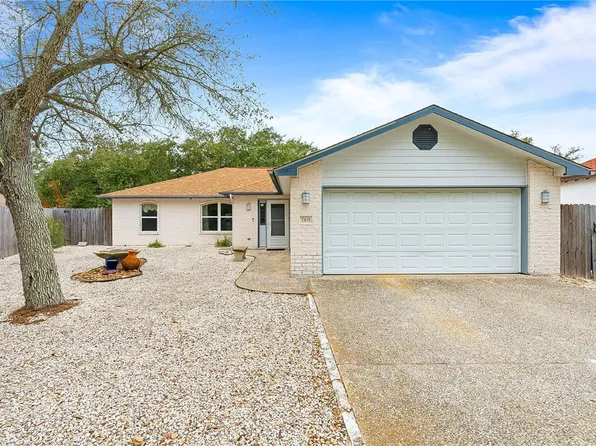 2105 Harbor Cir, Rockport, TX 78382