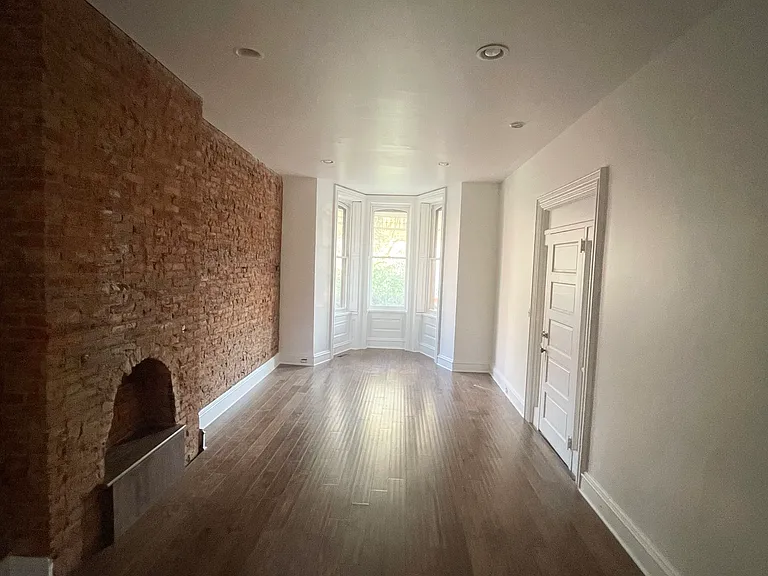449 W Chestnut St #1 — Photo 3