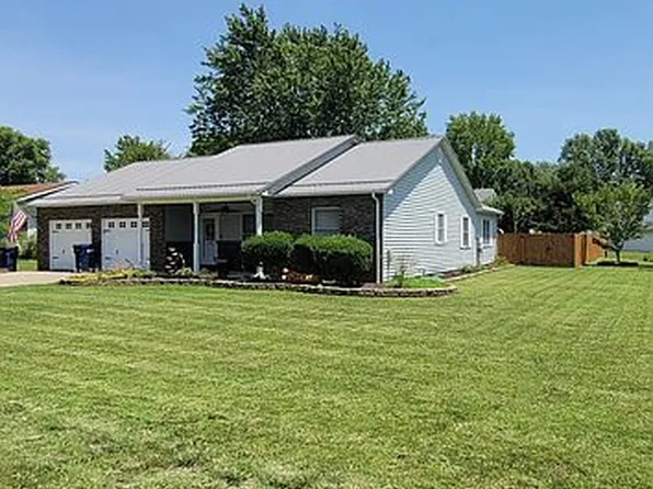 105 N Chamberlain Dr, Marion, IL 62959