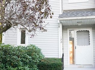 122 Oak Ridge Dr #122, Windsor Locks, CT 06096
