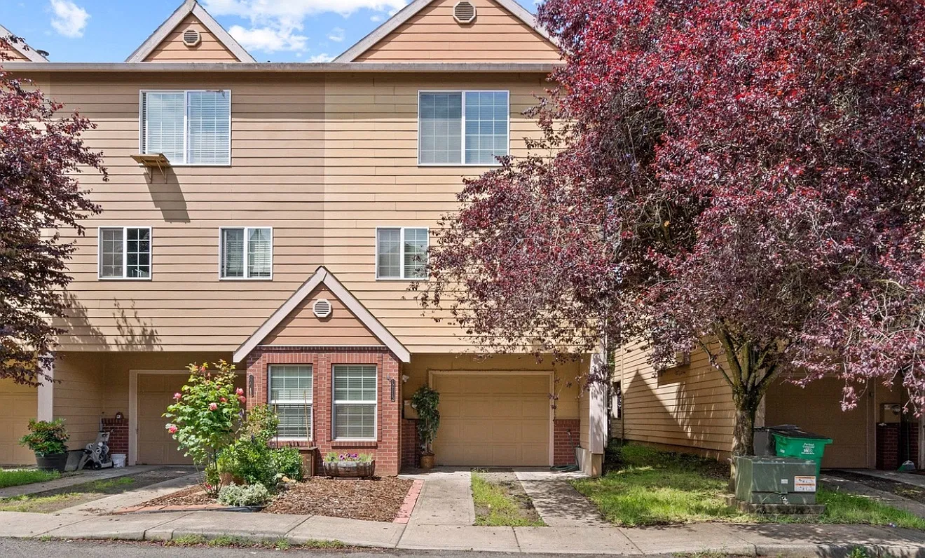 3 bed, 1350 sqft, $2,690 — Photo 1