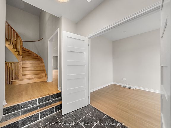4th image of 514 Grove St E