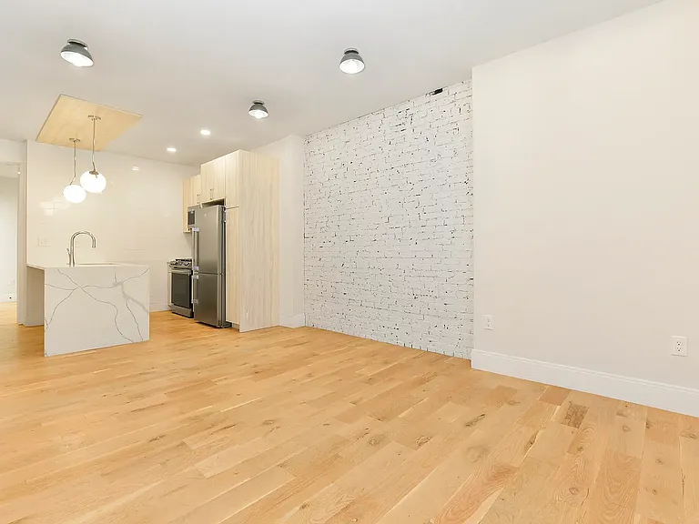 200 Maverick St #3 — Photo 1