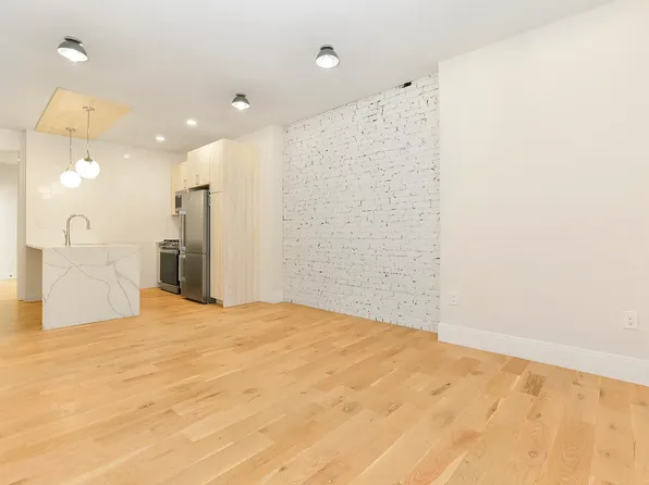 200-202 Maverick St #1, Boston, MA 02128