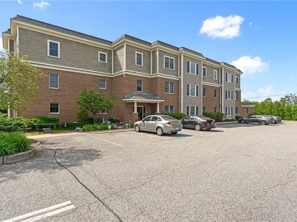 600 N Broadway APT 3A, East Providence, RI 02914