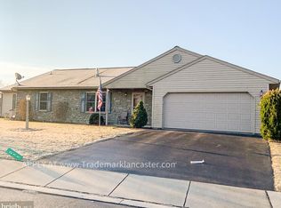 211 Forget Me Not Dr, Ephrata, PA 17522