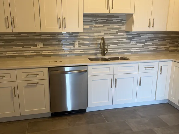 9 W Quincy St Unit C, Westmont, IL 60559