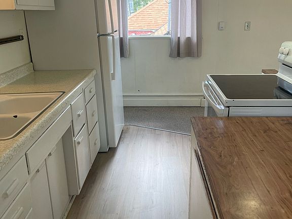 5th image of 240 S Jefferson St #2