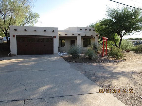 3rd image of 220 E Yvon Dr
