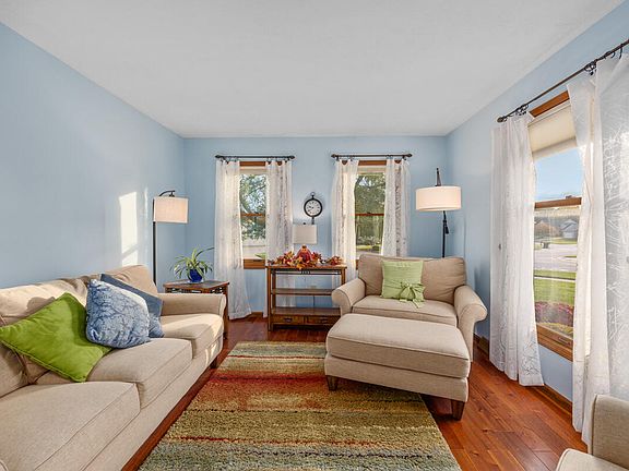 3rd image of 3025 Country Ct