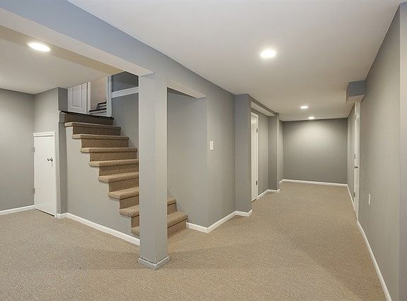 4th image of 11247 S Avenue G