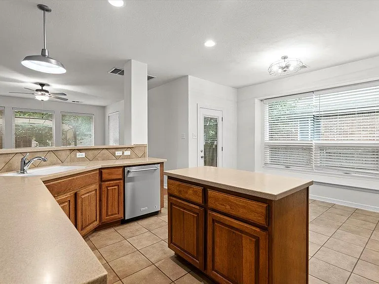 2304 Village View Loop — Photo 10