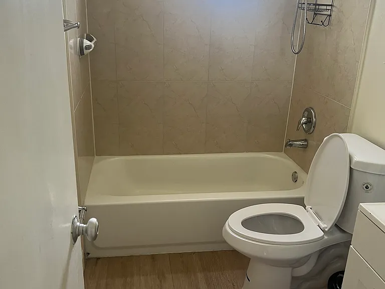 615 NE 8th St #2 — Photo 5