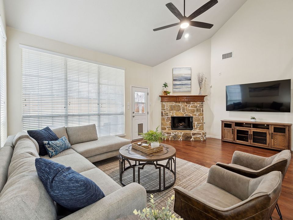 1st image of 1261 Golf Club Dr
