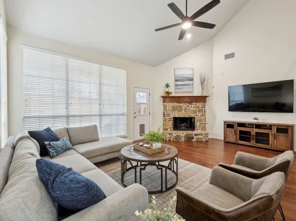 1261 Golf Club Dr, Argyle, TX 76226