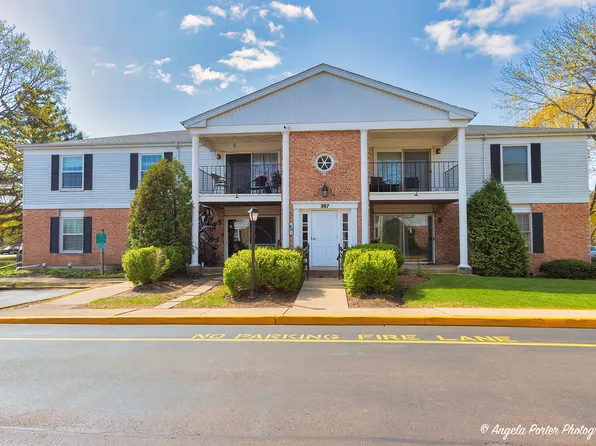 987 Golf Course Rd APT 3, Crystal Lake, IL 60014