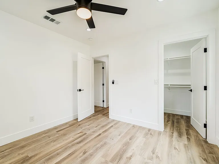 7020 Schroll — Photo 10