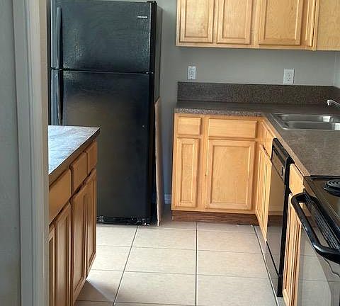 4th image of 903 E Main St #915