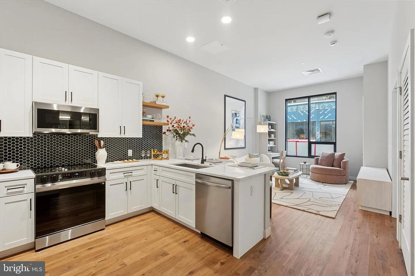 2 bed, 967 sqft, $2,825 — Photo 1