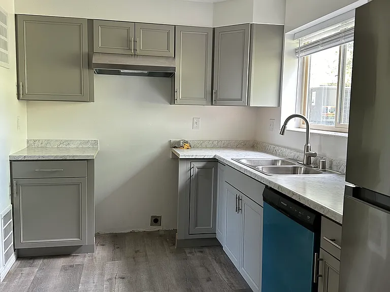 381 E 200 N #381 — Photo 9