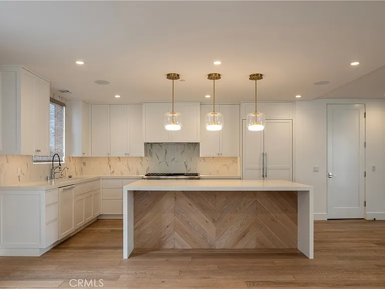 319 Jasmine Ave — Photo 5