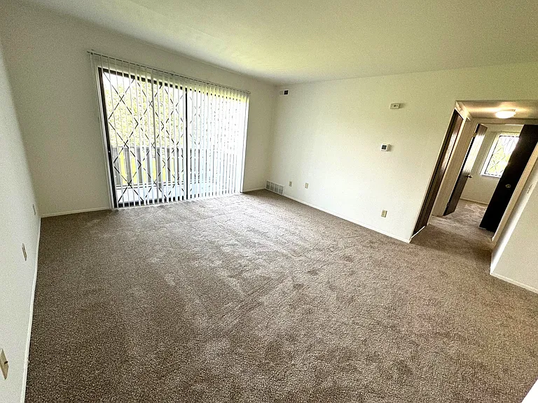 Charter Oaks Apartments — Photo 250
