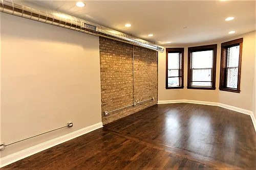 2647 N Sacramento Ave #3 Photo 1