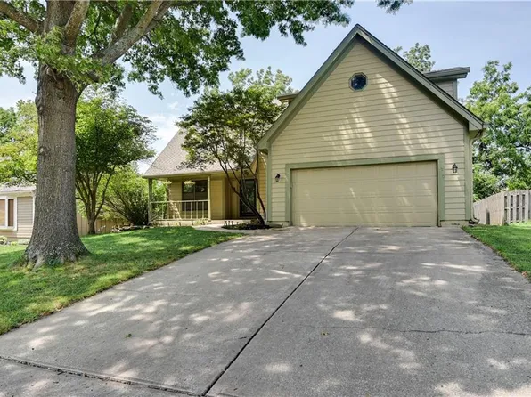 11910 S Greenwood St, Olathe, KS 66062
