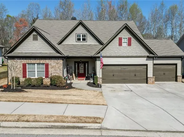 331 Hemlock Ct, Hoschton, GA 30548