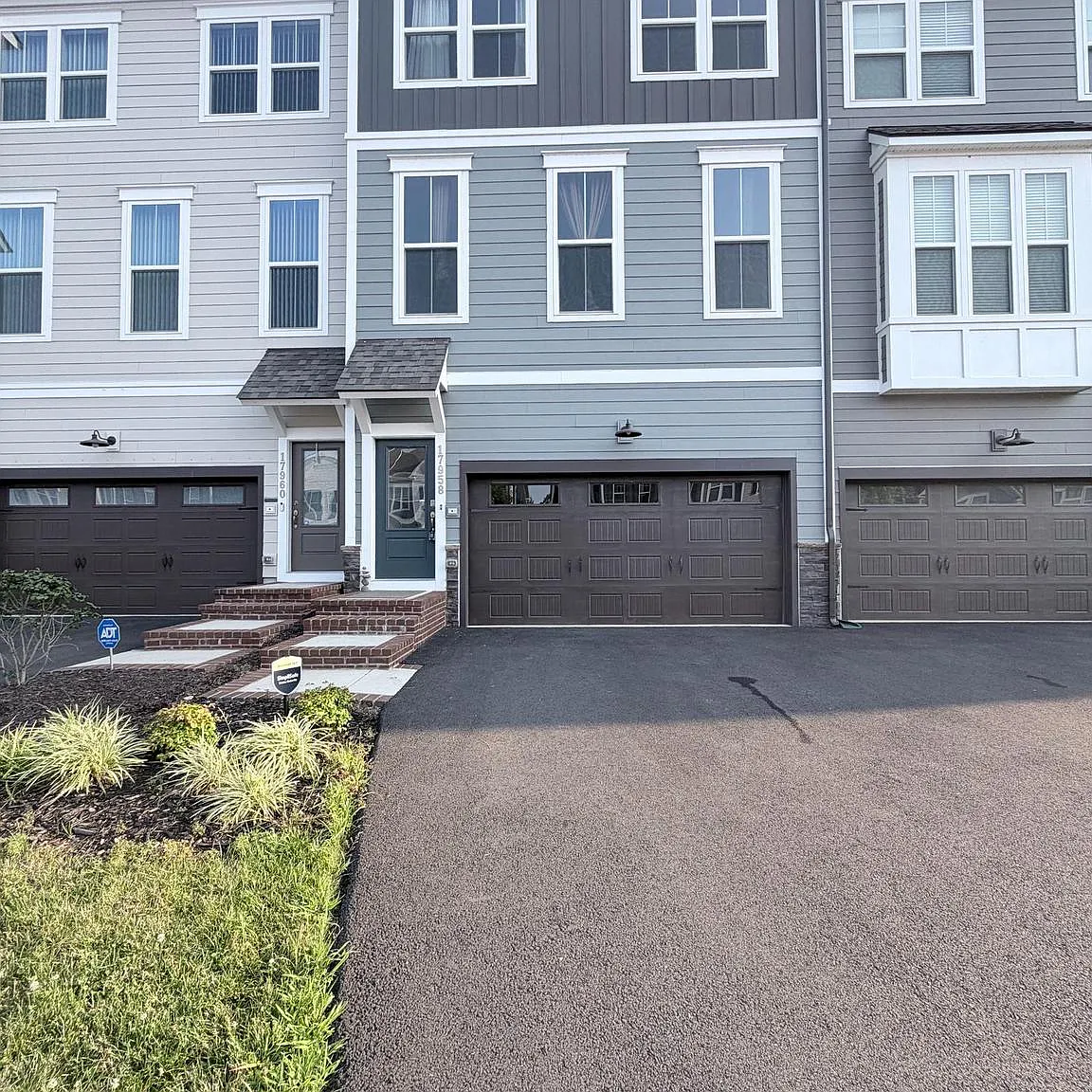 4 bed, 4.5 bath, 2674 sqft, $3,650 — Photo 1