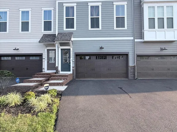 17958 Woods Overlook Dr, Dumfries, VA 22026