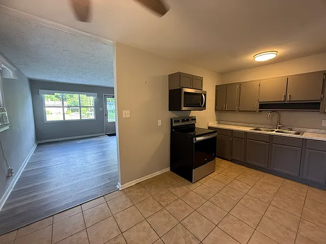 1012 Meadowbrook Blvd — Photo 3