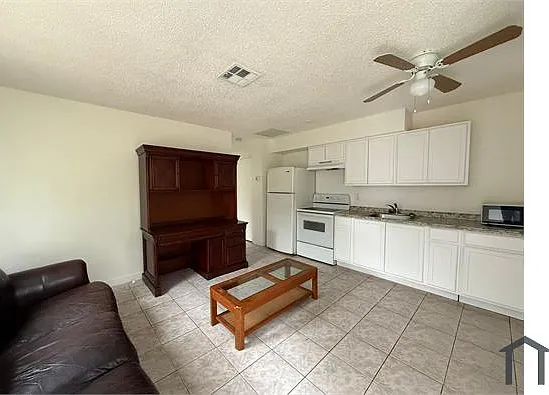 1604 Cypress Dr — Photo 6