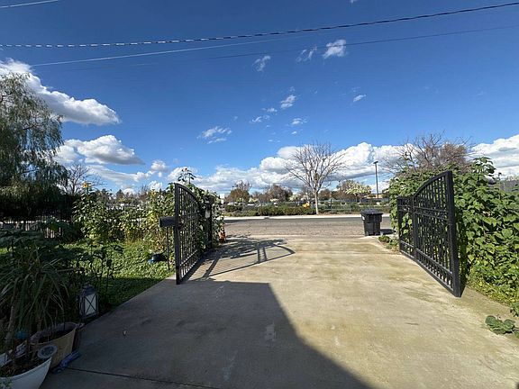 2nd image of 341 W Oak Ave