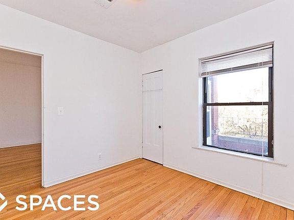 4th image of 3724 N Sheffield Avenue # Top Floor