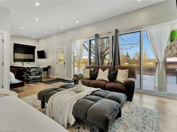 64 Young St, Woolwich, ON N0B 2N0