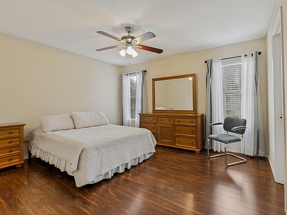 4th image of 3608 Clubview Dr